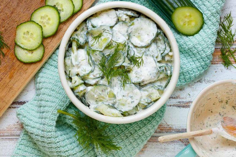 Gurkensalat mit Joghurt-Dressing