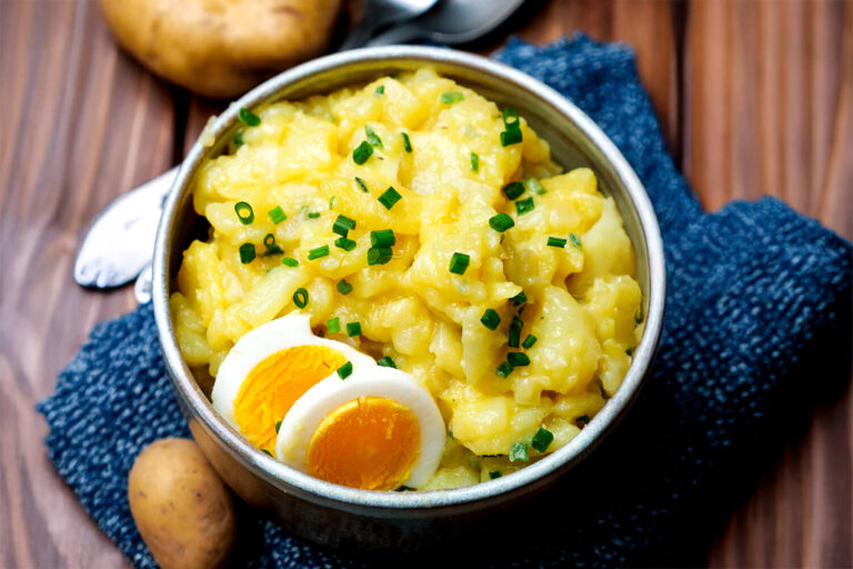 Kartoffelsalat mit Brühe, Omas bestes Rezept!